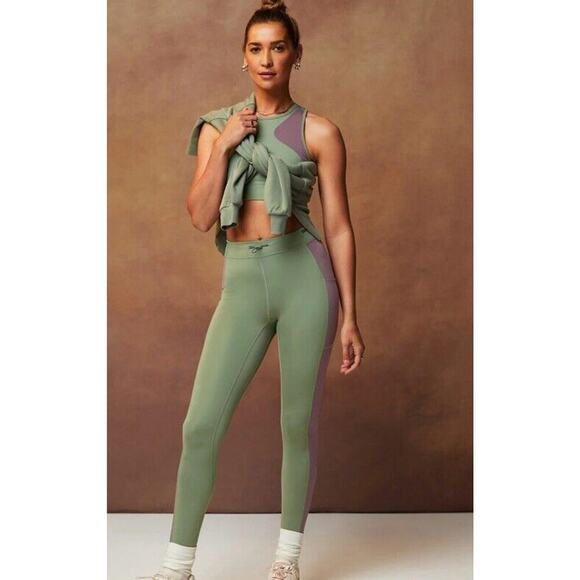 Fabletics Motion365 High Waisted Bungee Legging Palm Plum Khloe Sz Large Short - Picture 2 of 5